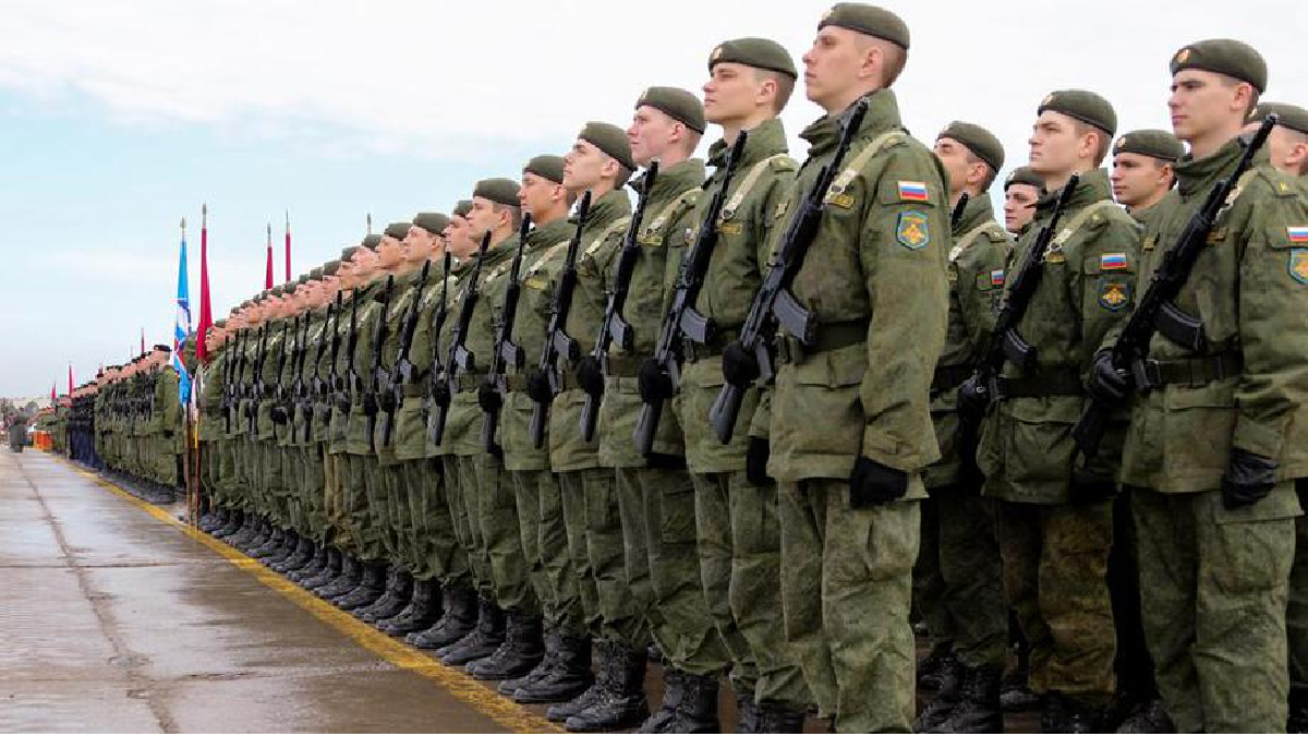 Мінфін Росії пропонує скоротити 100 тисяч посад в армії